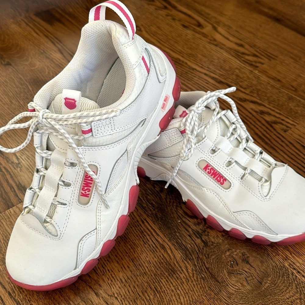 K-Swiss size 9.5 women’s white and pink tennis shoes